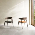 Krzesło drewniane z tapicerowanym siedziskiem AC2, dąb dymiony, skóra czarna - Andersen Furniture