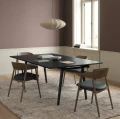 Krzesło drewniane z tapicerowanym siedziskiem AC2, dąb dymiony, skóra czarna - Andersen Furniture