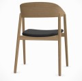 Krzesło drewniane z tapicerowanym siedziskiem AC2, dąb naturalny, skóra czarna - Andersen Furniture