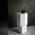Stolik pomocniczy kolumna Quartz Chalk z betonu włóknistego - NORR11