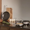 Patelnia nieprzywierająca 30 cm Eva Trio Stainless Steel Slip Let - Eva Solo
