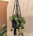 Czarny kwietnik wiszący osłonka z makramy Boho Macrame-S - Bazar Bizar