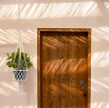 Biały kwietnik wiszący osłonka ze sznurka z makramy Boho Macrame-L - Bazar Bizar