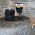 Czarny świecznik Sumba Stone 26 z piaskowca - Bazar Bizar