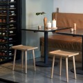 Drewniany stołek Scala, dąb naturalny - EKTA Living