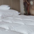 Kołdra z puchu gęsiego 200x200 Amore Light, batyst, 90% puch, letnia - Notte