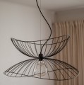 Metalowa lampa wisząca o falującym kształcie Ray 70, czarna - Globen Lighting