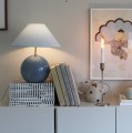 Lampa stołowa kula ze stożkowym kloszem Iris 35, Dove blue - Globen Lighting