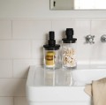Szklany pojemnik kuchenny Salvie Black 900 ml, szkło i drewno - Nordal