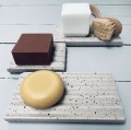 Ceramiczna mydelniczka z rowkami Amalie Rosalie 8 x 15 cm, terrazzo - Nordal
