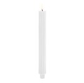 Rowkowane świece stożkowe 25,5 cm, LED na baterie z ruchomym płomieniem, biel Nordic, 2 pak - Uyuni
