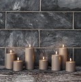Świeca walec Outdoor  zewnętrzna LED z ruchomym płomieniem 8,4x15 cm, Sandstone - Uyuni