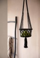 Czarny kwietnik wiszący osłonka ze sznurka z makramy Boho Macrame-L BAZAR BIZAR