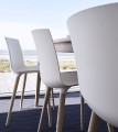 Designerskie krzesło na drewnianych nogach Tac białe bielone - Andersen Furniture
