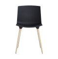 Designerskie krzesło na drewnianych nogach Tac czarne bielone - Andersen Furniture