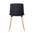 Designerskie krzesło na drewnianych nogach Tac czarne - Andersen Furniture