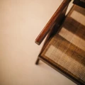 Krzesło drewniane z plecionką Rosalia, drewno mango brązowe - Pomax