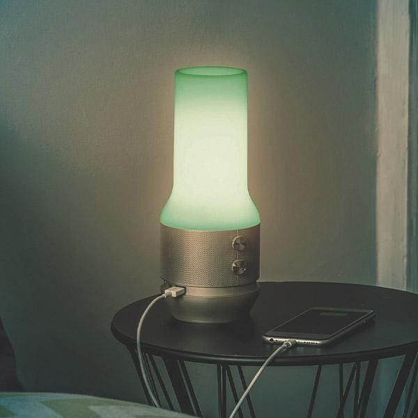 Lampa z głośnikiem Lexon, naturalhomedecor