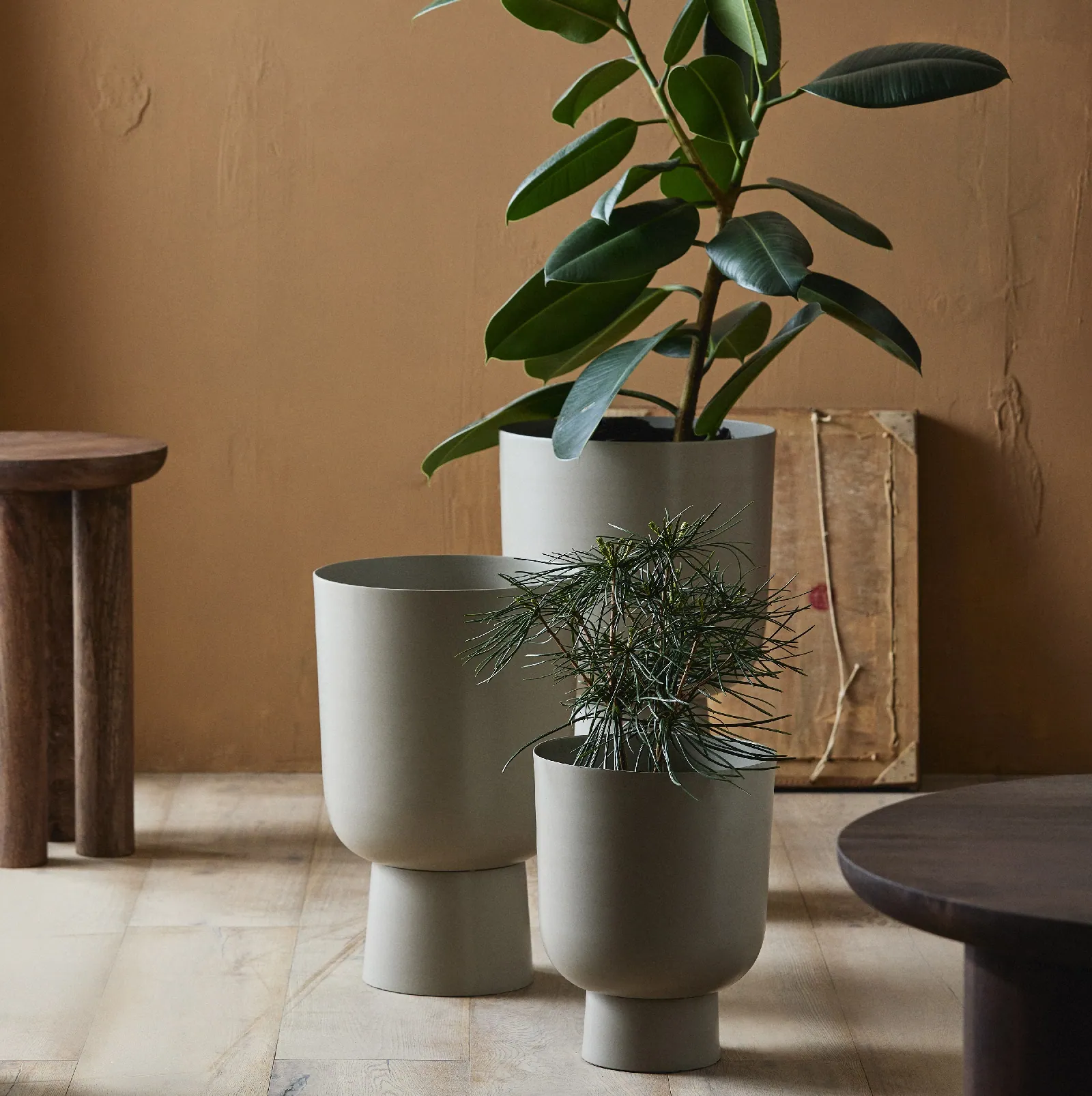 Doniczka na nodze Galoa Nordal, sklep internetowy Natural Home Decor