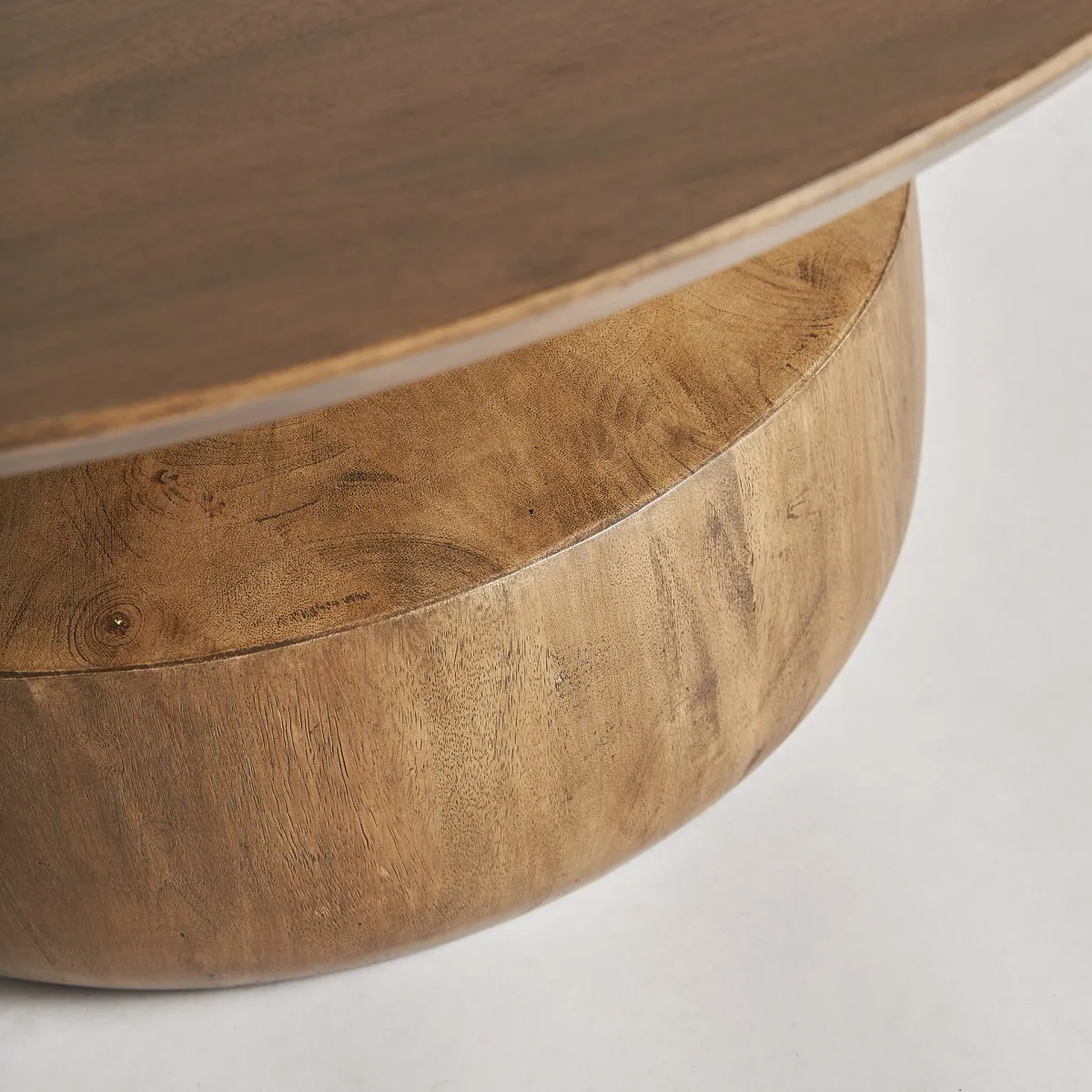 drewniany stolik kawowy na jednej nodze, sklep internetowy Natural Home Decor