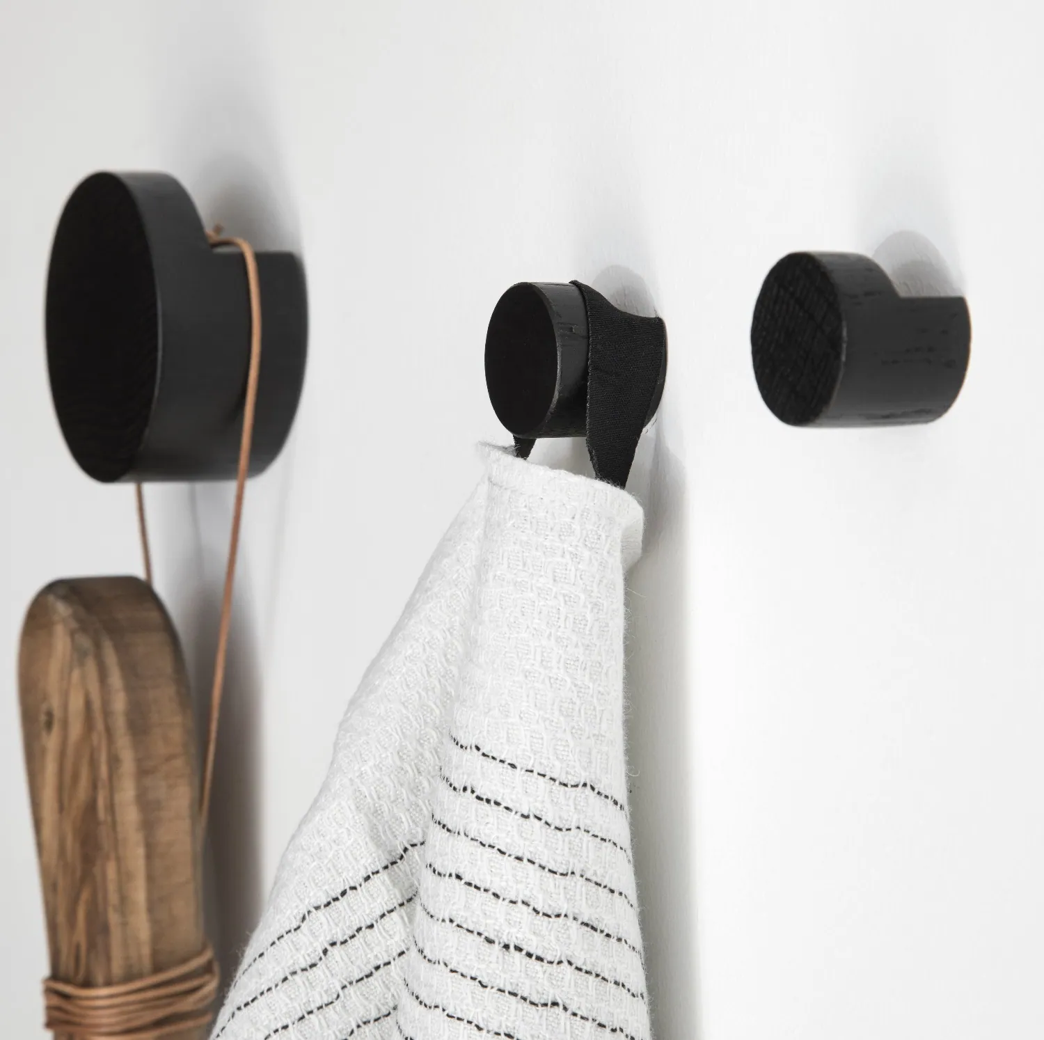 czarny wieszak ścienny pojedynczy, Ekta Living, Natural Home Decor
