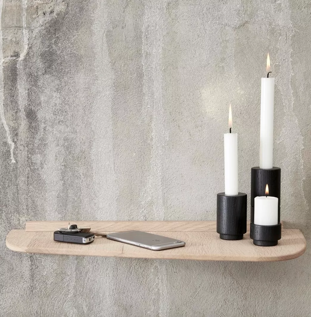 Czarny świecznik drewniany Andersen Furniture Natural Home Decor