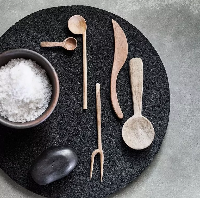 Nóż do masła z drewna tekowego Muubs Natural Home Decor