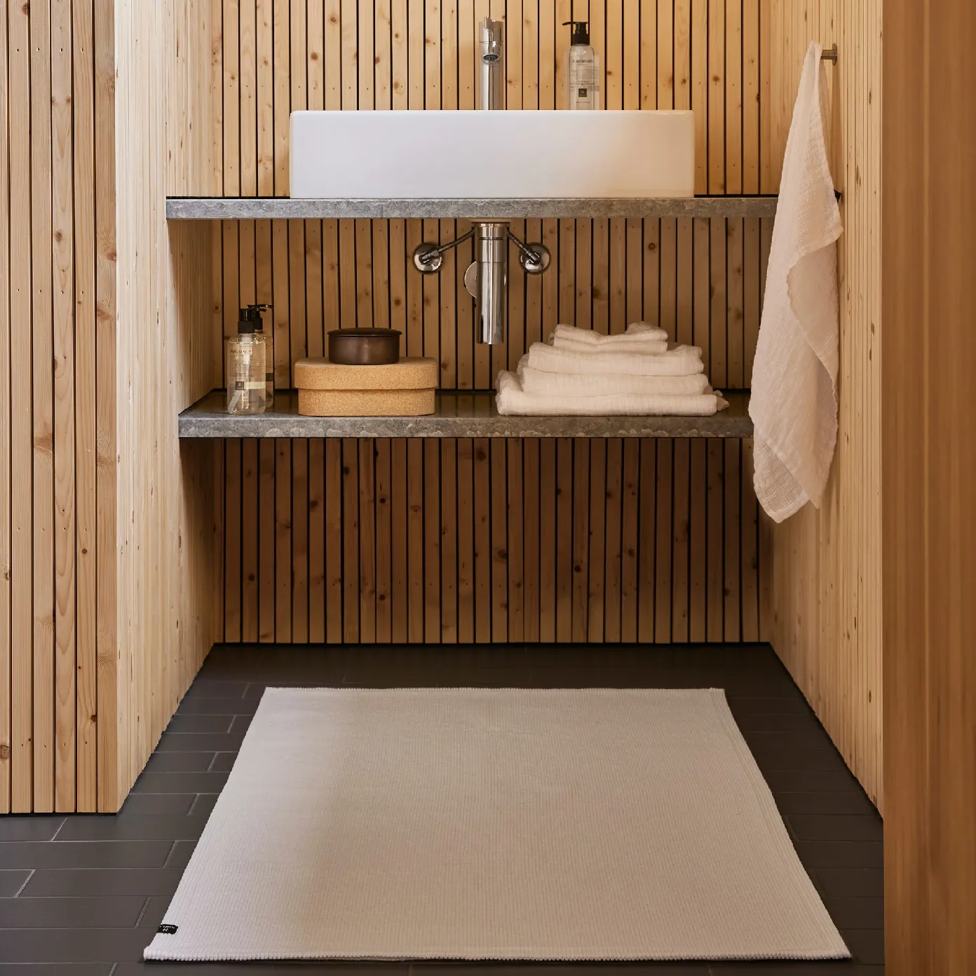 Biały dywanik łazienkowy Himla Natural Home Decor