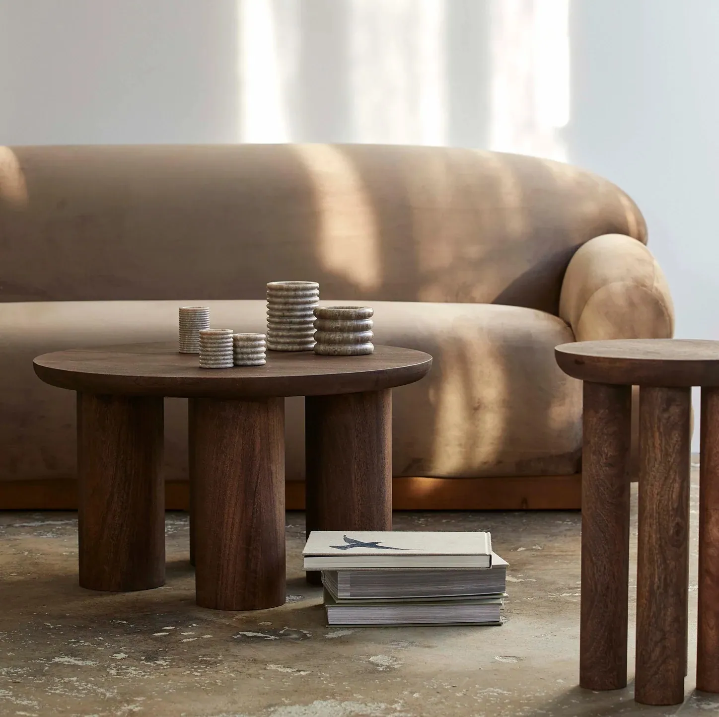 Stolik kawowy okrągły Helin Nordal Natural Home Decor