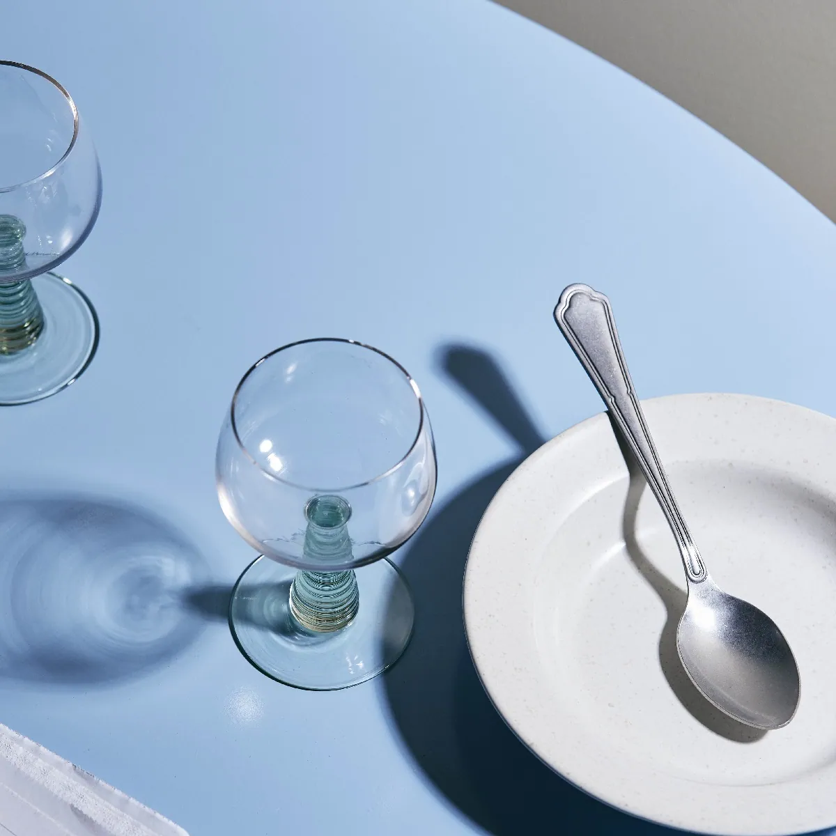 Stolik do salonu niebieski Bitan Nordal naturalhomedecor
