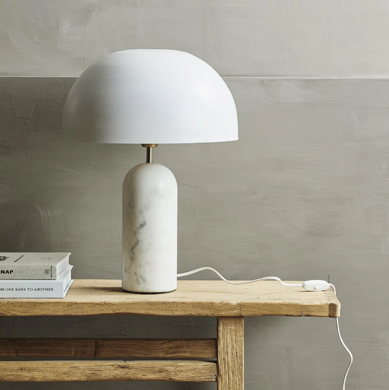 Biała lampa stołowa, lampa skandynawska Atlas Nordal Natural Home Decor