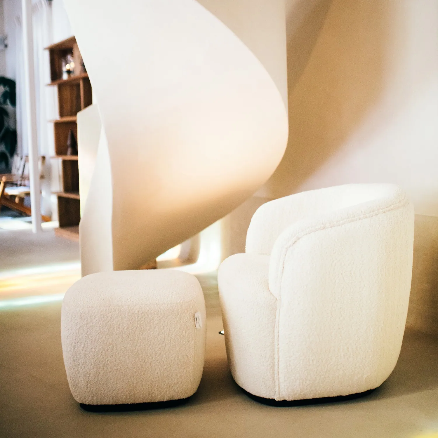 Fotel tapicerowany do salonu, sklep meblowy Naturalhomedecor