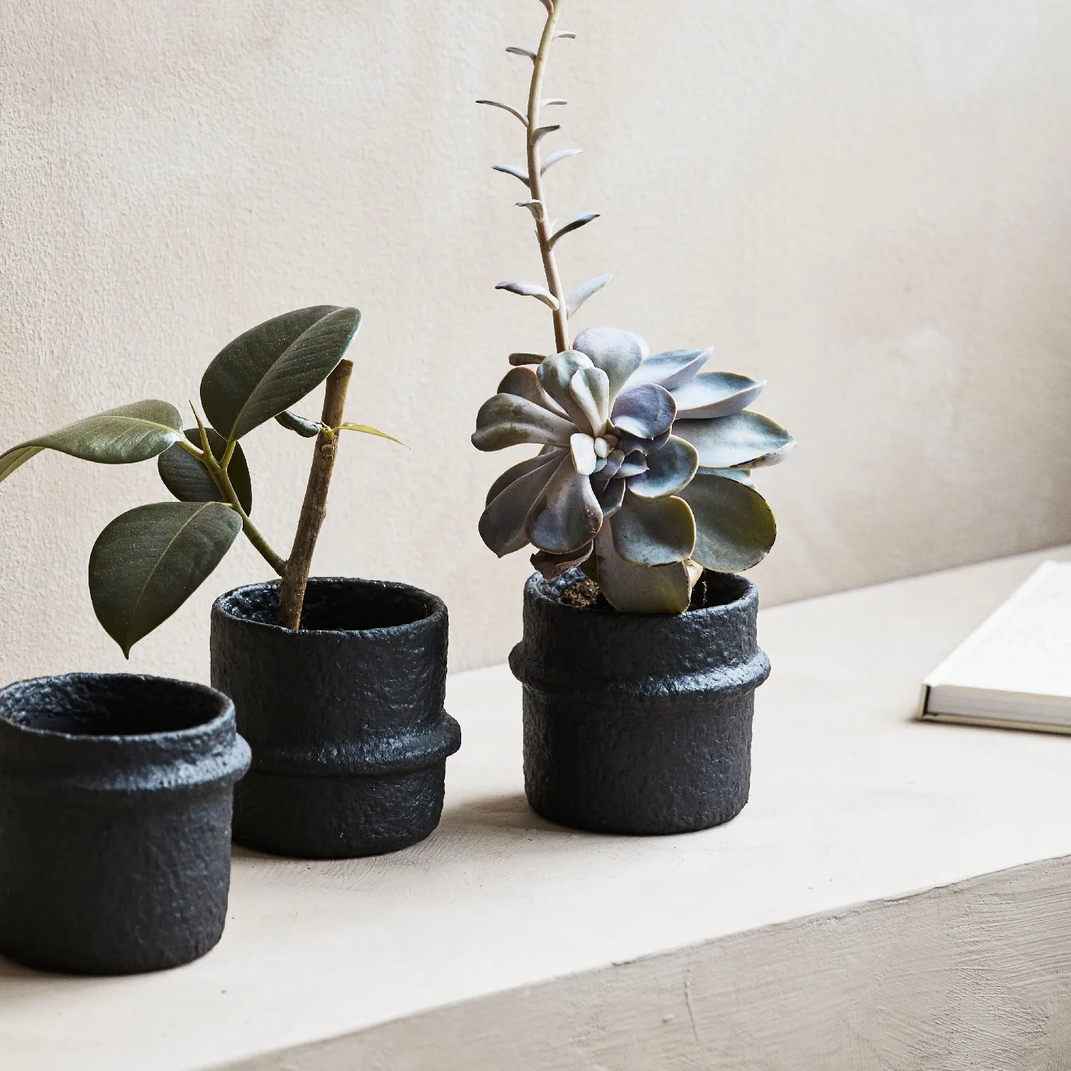 doniczka na parapet z cementu Rote Nordal, sklep internetowy Natural Home Decor